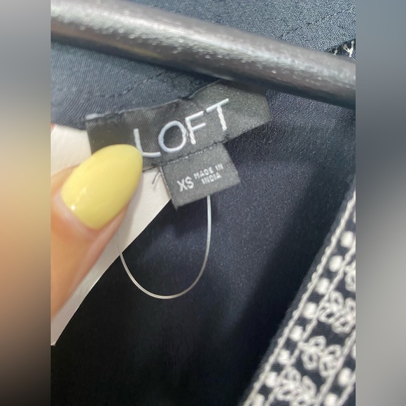 NWT-Loft Black V Neck Embroidered Romper XS - Picture 7 of 8